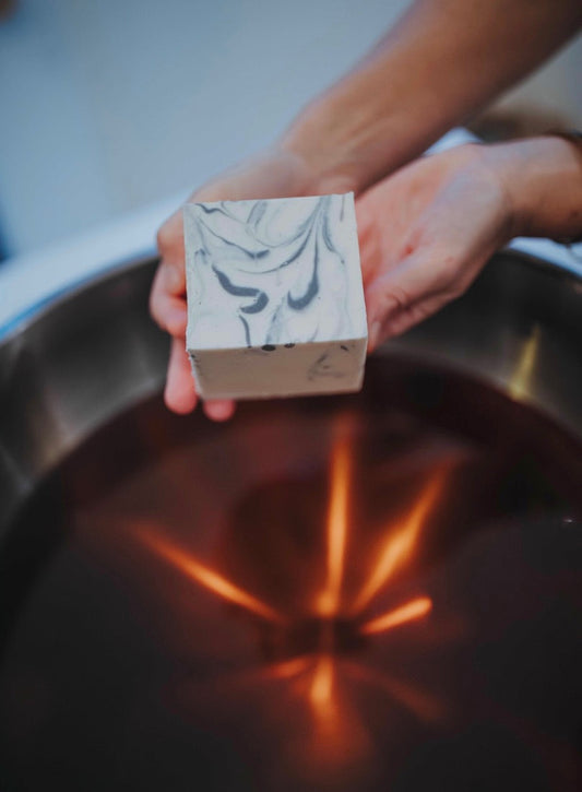 Pourquoi fabriquer des savons ménagers avec de l'huile végétale recyclée?